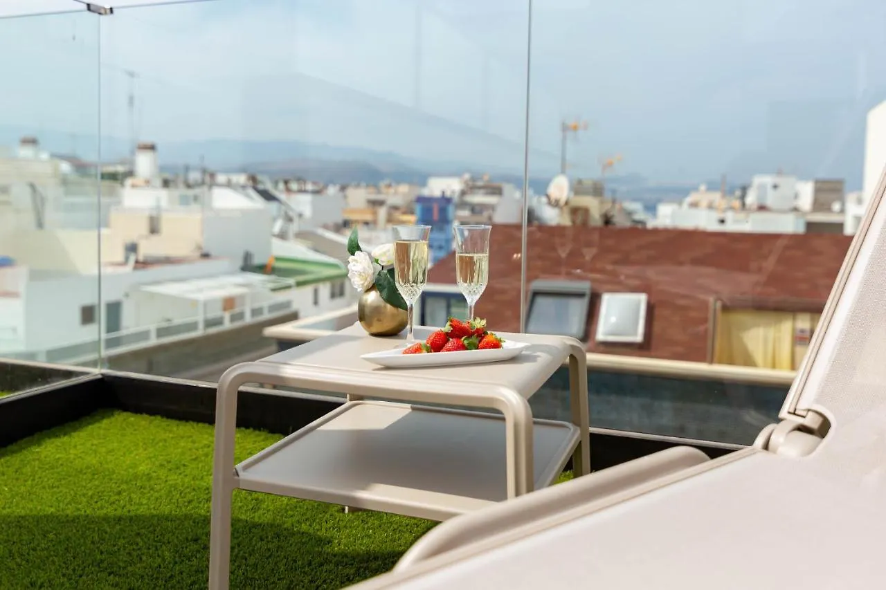 ラスパルマス・デ・グランカナリアLuxury Penthouse With Jacuzzi La Stradaアパートメント アパート