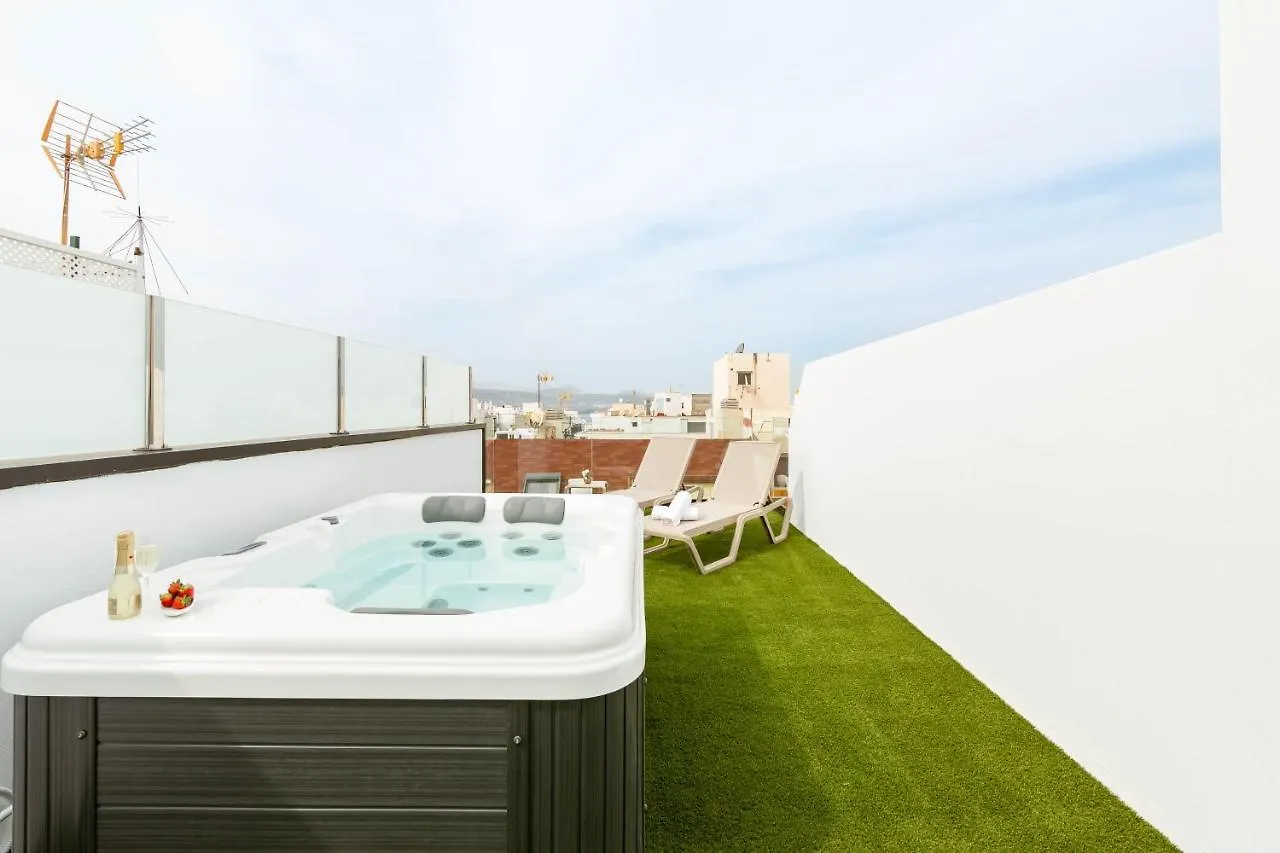アパート ラスパルマス・デ・グランカナリアLuxury Penthouse With Jacuzzi La Stradaアパートメント スペイン